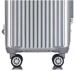 Should the trolley luggage be two wheels or four wheels?
